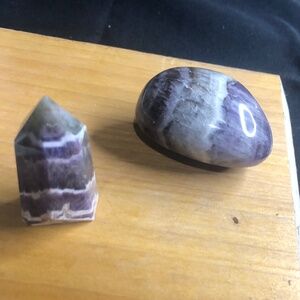 Dream amethyst tower and palm stone